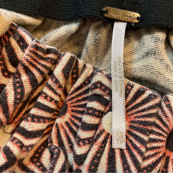 Free People Geometric Mini Skirt in Red and Cream pre loved condition - Picture 3 of 7